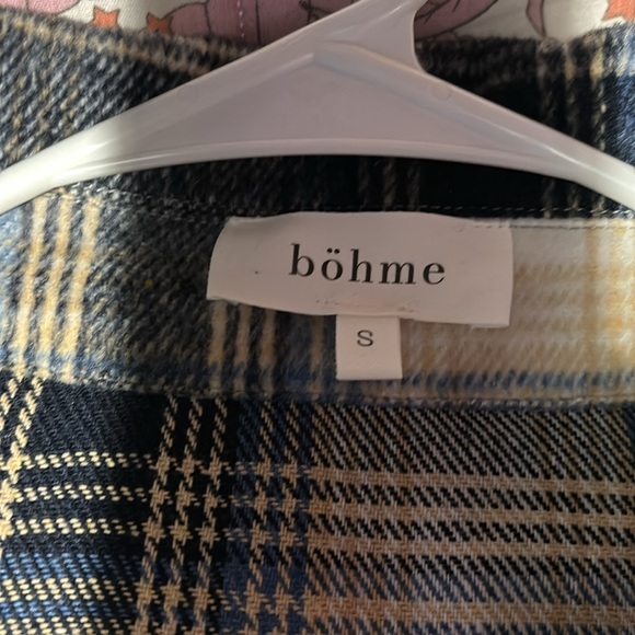 Women’s plaid flannel - Picture 3 of 5